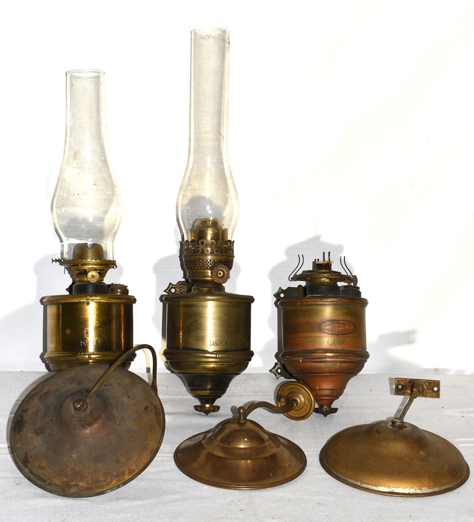 3 RARE DELAWARE & HUDSON RY (OR CANAL) BRASS SIDE LAMPS: LOT (3) RARE DELAWARE & HUDSON RAILWAY (OR CANAL) BRASS SIDE LAMPS (STAMPED D & H #1) WILLIAMS, PAGE & CO., BOSTON, MASS., W/SMOKE BELLS, 19TH C., H. W/O CHIMNEY 8"