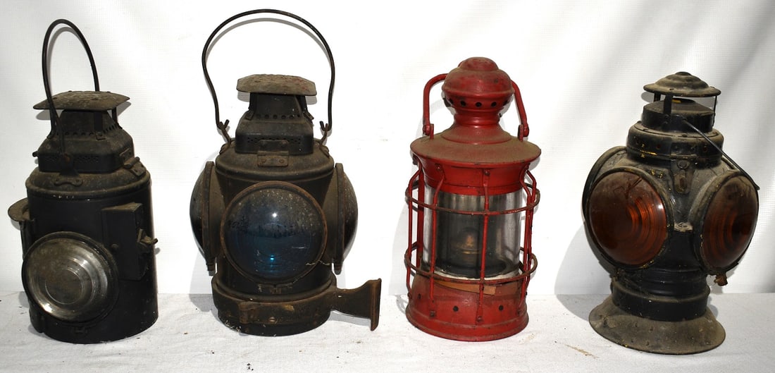 LOT (4) EARLY RR BRAKEMANS/NAUTICAL LANTERNS INCL. ERIE: LOT (4) EARLY RAILROAD BRAKEMANS/NAUTICAL LANTERNS INCL. ERIE, 20TH C.