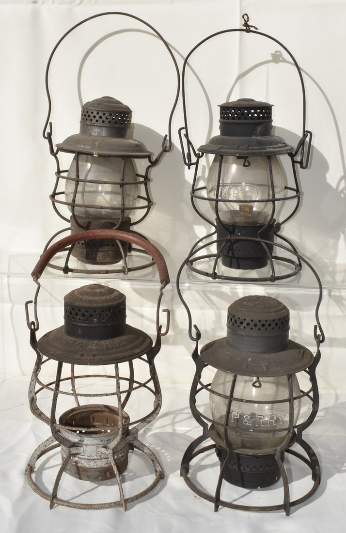 4 PENNSYLVANIA RR LANTERNS INCL. CLEAR & CAST GLOBES: LOT (4) PENNSYLVANIA RAILROAD LANTERNS INCL. CLEAR & CAST GLOBES