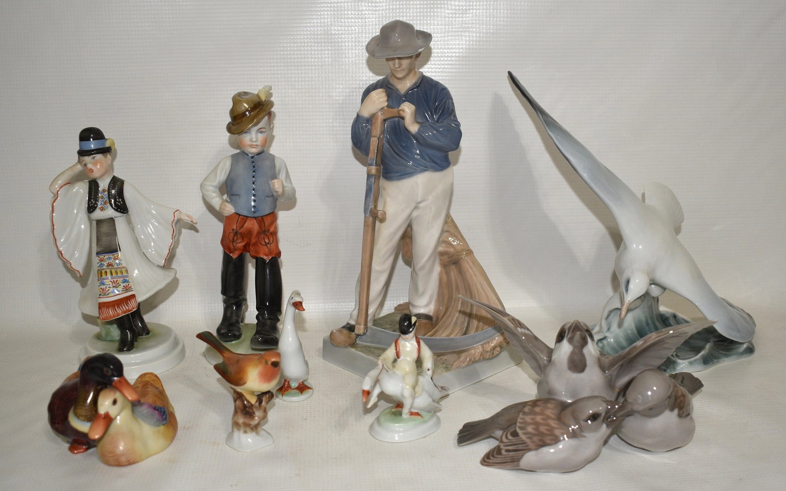 LOT ASST. PORCELAIN INCL. HEREND, ROSENTHAL, B & G, ETC: LOT ASSORTED PORCELAIN INCL. HEREND, ROSENTHAL, B & G, ETC.