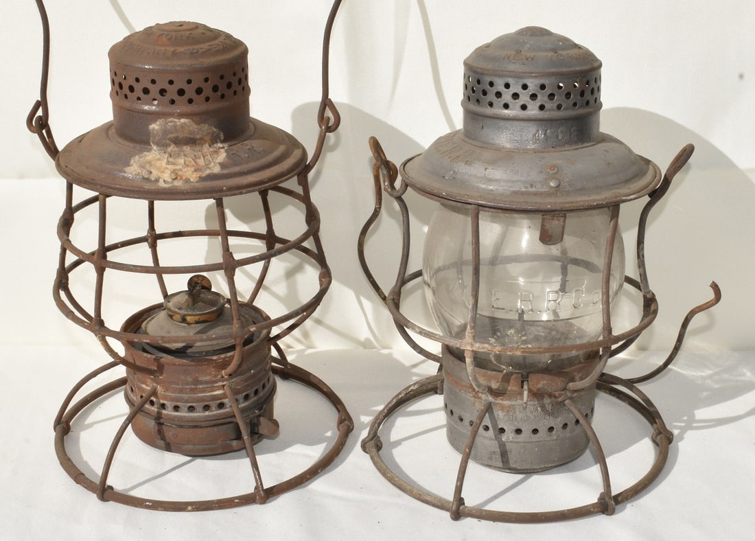 LOT (2) ERIE RAILROAD LANTERNS, 1 W/CLEAR CAST GLOBE: LOT (2) ERIE RAILROAD LANTERNS, (1) W/CLEAR CAST GLOBE