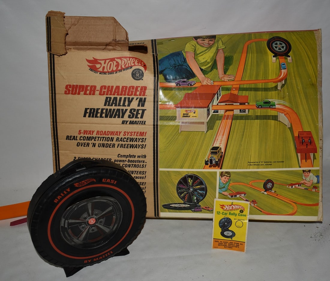 LOT ASSORTED VINTAGE HOT WHEELS, C. 1960'S: LOT ASSORTED VINTAGE HOT WHEELS, C. 1960'S