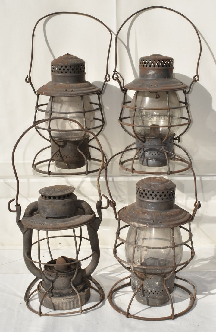 4 NY, NH & H RAILROAD LANTERNS W/CLEAR GLOBES (1) CAST: LOT (4) NEW YORK, NEW HAVEN & HARTFORD RAILROAD LANTERNS W/CLEAR GLOBES (1) CAST