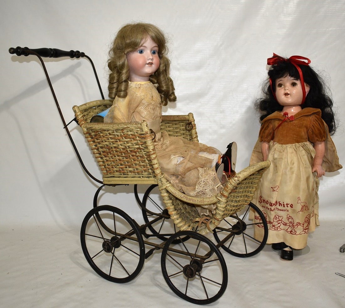 ARMOND MARSELLE BISQUE DOLL W/ CARRIAGE & SNOW WHITE: ARMOND MARSELLE BISQUE DOLL 390 W/ CARRIAGE & VINTAGE SNOW WHITE COMPOSITION DOLL, C. 1960