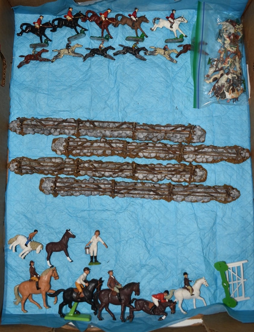 LOT (24) H/P ASSORTED LEAD MINIATURE FIGURES/PROPS: LOT (24) H/P ASSORTED LEAD MINIATURE FIGURES/PROPS/DOGS, 20TH C.