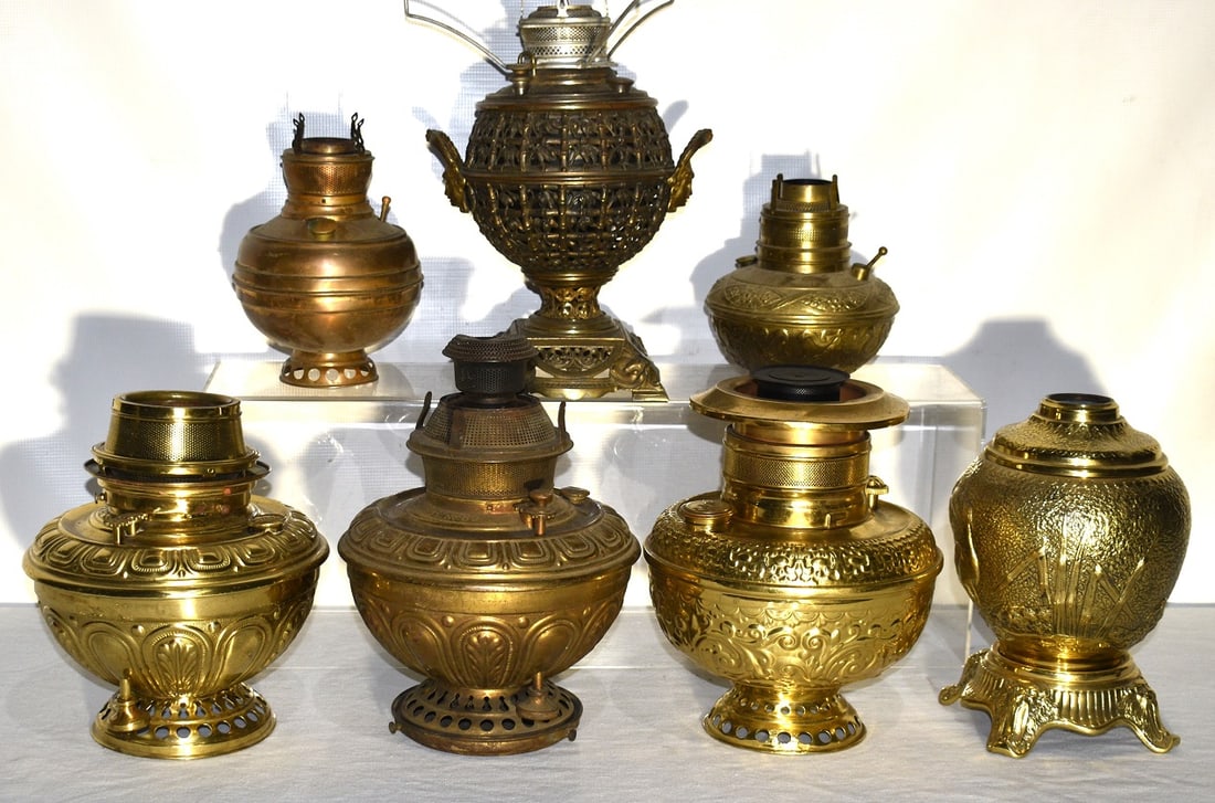 VICT. BRASS KEROSENE LAMP BASES INCL. BRADLEY & HUBBARD: LOT VICTORIAN BRASS KEROSENE LAMP BASES INCL. BRADLEY & HUBBARD, 19TH C., H. TALLEST 13"