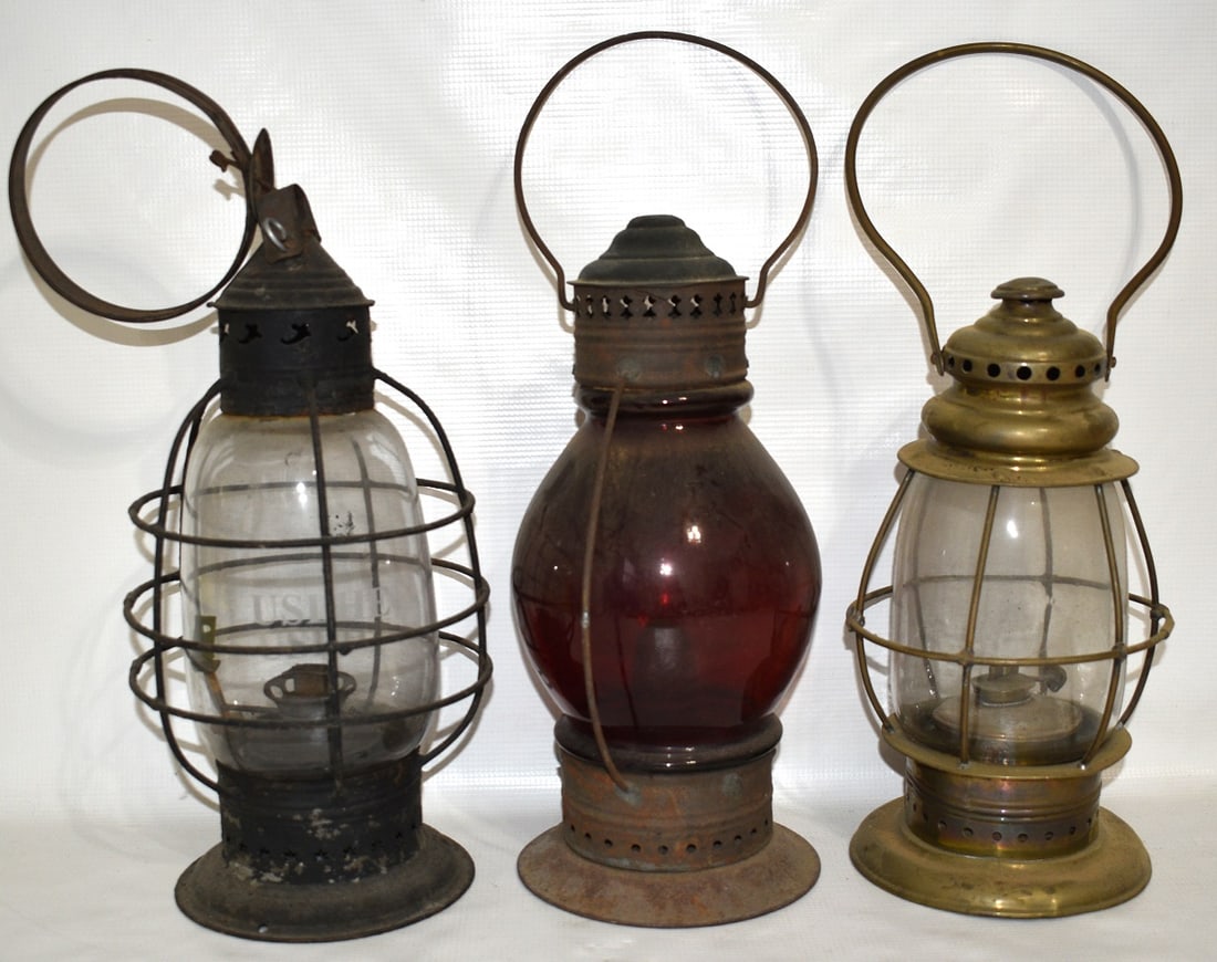 LOT (3) EARLY RAILROAD HAND LAMPS, MID 19TH C.: LOT (3) EARLY RAILROAD HAND LAMPS, MID 19TH C., H. LARGEST 18"