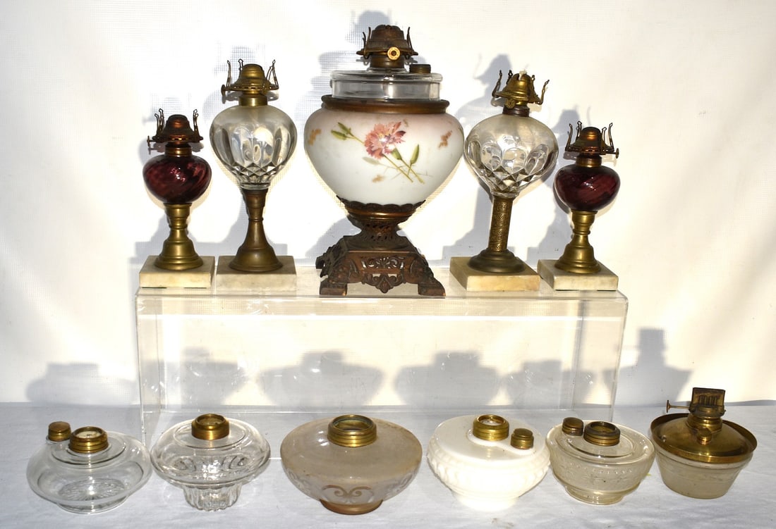LOT ASSORTED VICTORIAN KEROSENE LAMPS, 19TH C.: LOT ASSORTED VICTORIAN KEROSENE LAMPS, 19TH C., H. TALLEST 13"