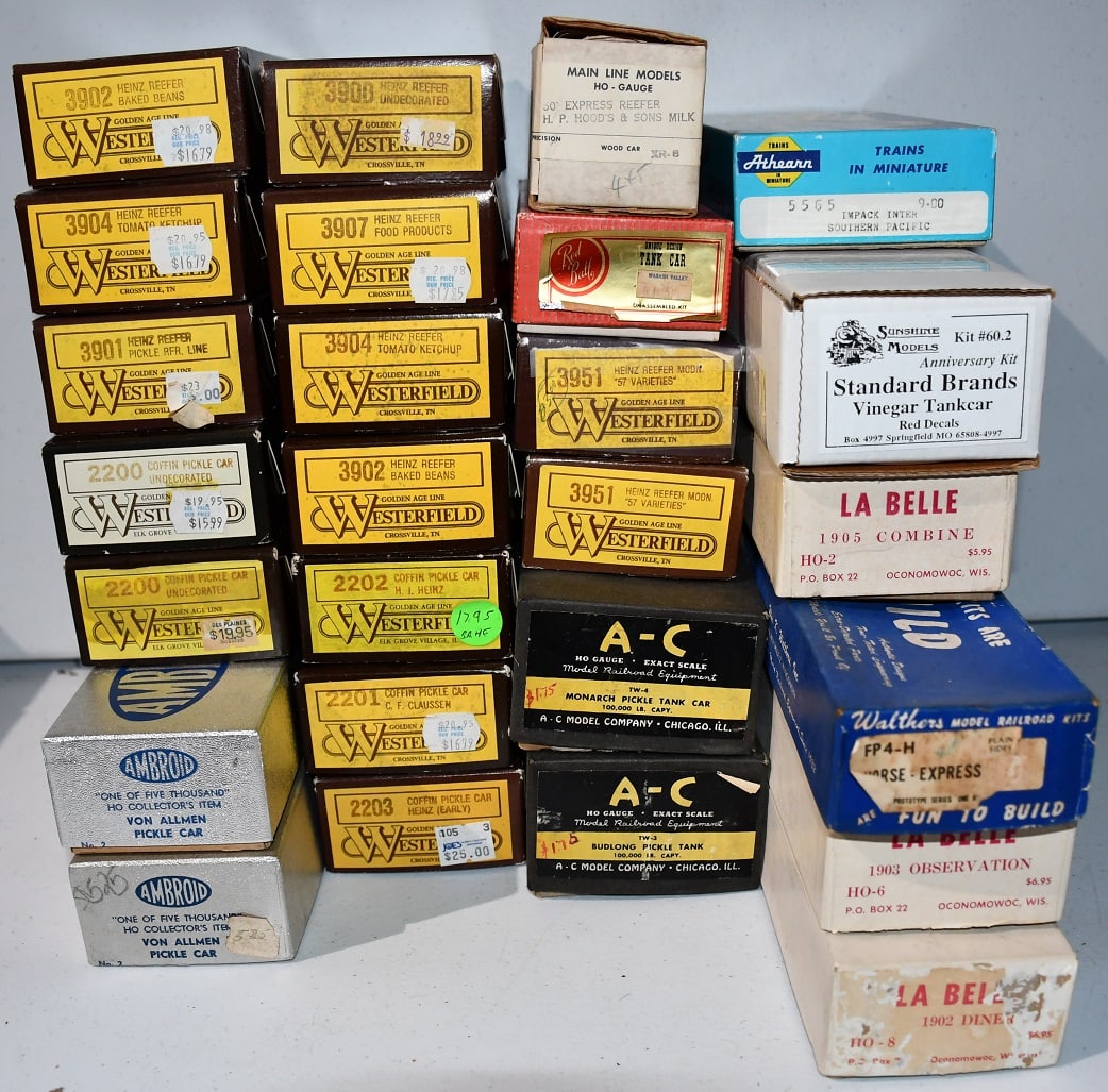 LOT (25) ASSORTED MAKER'S H.O. TRAIN KITS, C. 1960/70: LOT (25) ASSORTED MAKER'S H.O. TRAIN KITS, C. 1960/70