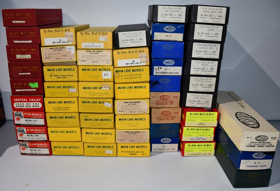 2 BOXES ASST BUILDABLE WOOD/METAL H.O BOXCAR TRAIN KITS: LOT (2) BOXES ASSORTED BUILDABLE WOOD/METAL H.O. BOXCAR TRAIN KITS, C. 1960/80