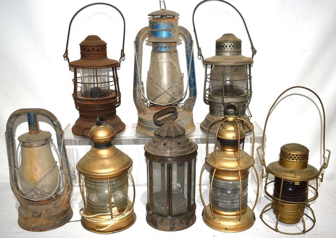 LOT (8) VINTAGE RAILROAD LANTERNS INCL. NAUTICAL: LOT (8) VINTAGE RAILROAD LANTERNS INCL. NAUTICAL, 19/20TH C.