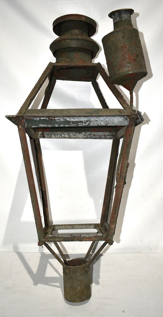 EARLY AMERICAN RAILROAD STATION POST LAMP, 19TH C.: EARLY AMERICAN RAILROAD STATION POST LAMP, 19TH C., H. 36"