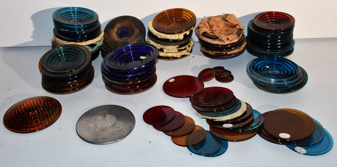 LOT ASSORTED COLORED RAILROAD LAMP LENSES, 19/20TH C.: LOT ASSORTED COLORED RAILROAD LAMP LENSES, 19/20TH C.