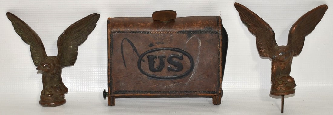 LOT (3) VINTAGE CARTRIDGE BOX W/2 FLAG POLE TOPPERS: LOT (3) VINTAGE CARTRIDGE BOX W/2 FLAG POLE TOPPERS, 19TH C.