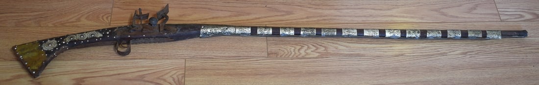 TURKISH/PERSIAN STYLE OVER MANTLE RIFLE, 20TH C.: TURKISH/PERSIAN STYLE OVER MANTLE RIFLE, 20TH C., L. 60"