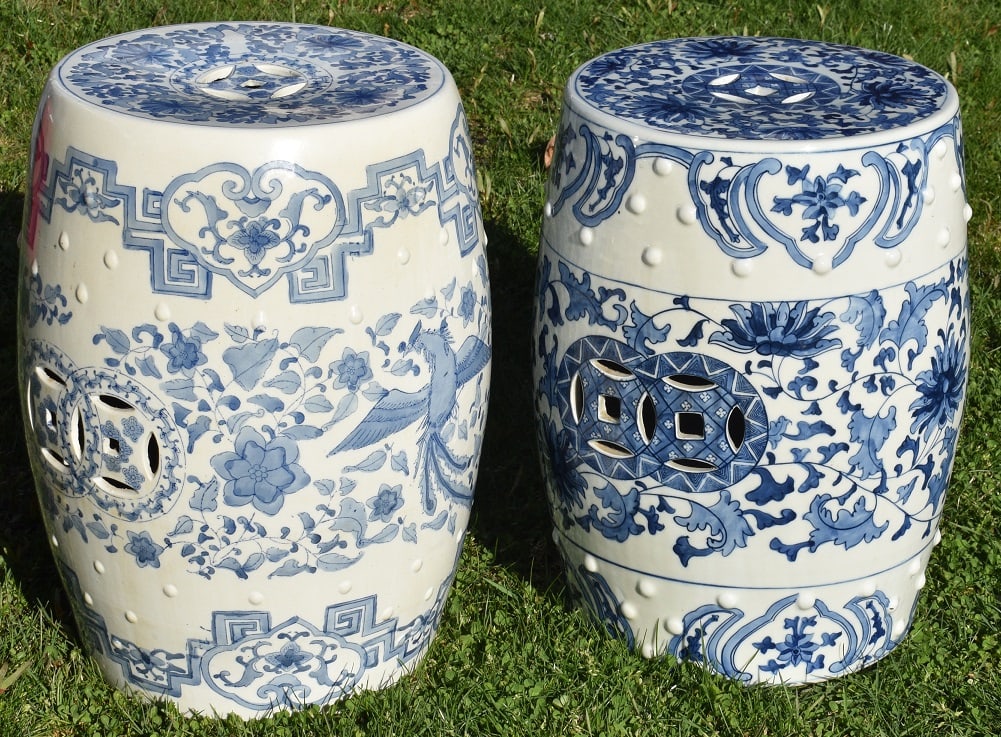 (2) CHINESE PORCELAIN BLUE & WHITE GARDEN SEATS, 20TH C: LOT (2) CHINESE PORCELAIN BLUE & WHITE GARDEN SEATS, 20TH C., H. 18"