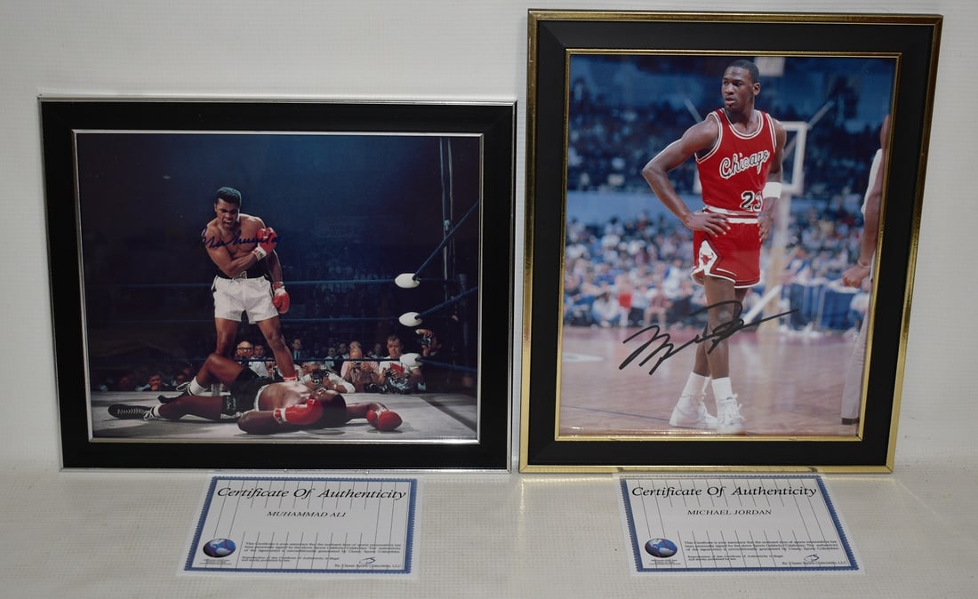 2 AUTOGRAPHED PHOTOS MUHAMMAD ALI/MICHAEL JORDAN W/COA (1 of 11)