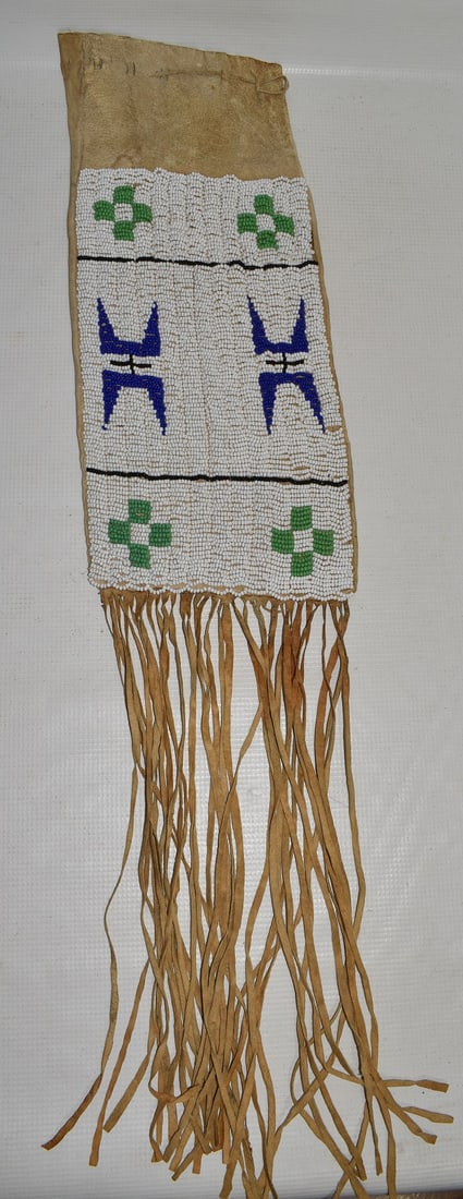 FINE AMERICAN INDIAN BEADED DEERSKIN PIPE BAG, 19TH C. (1 of 8)