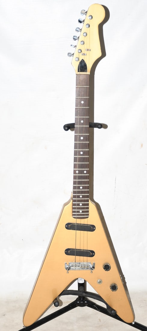 JAPANESE FLYING V ELECTRIC GUITAR, C. 1960 (1 of 8)