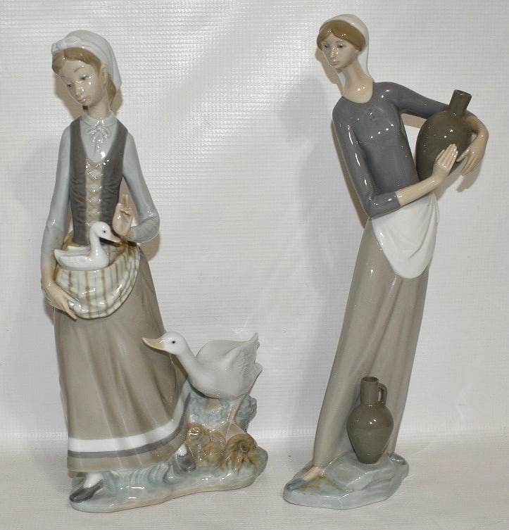 LOT (2) LLADRO PORCELAIN FIGURINES, 20TH C., H. 13": LOT (2) LLADRO PORCELAIN FIGURINES, 20TH C., H. 13"