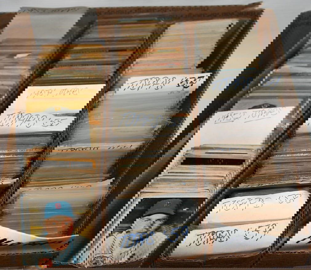 LARGE LOT ASSORTED TOPPS BASEBALL CARDS, 1952/1960 (1 of 8)