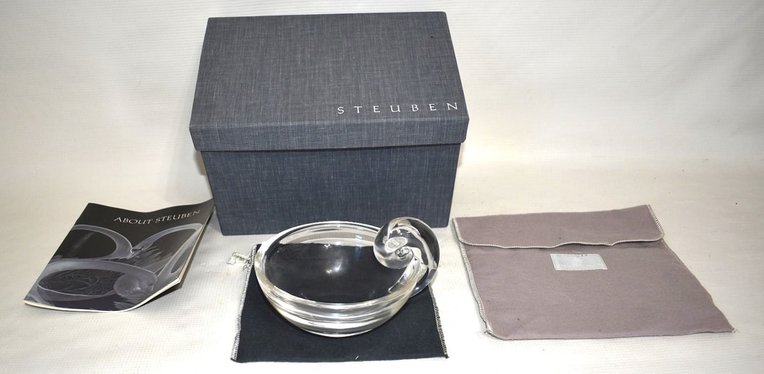 STEUBEN ART GLASS MINT BOWL, 20TH C.: STEUBEN ART GLASS MINT BOWL, 20TH C., H. 3 1/4" D. 6"