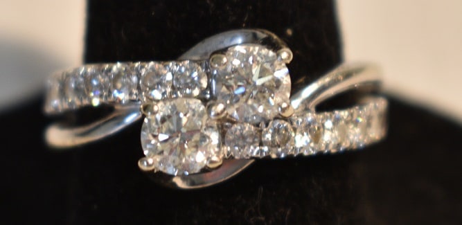 FINE MODERN 14KT WH GOLD/DIAM. ENGAGEMENT RING, C. 1960 (1 of 9)