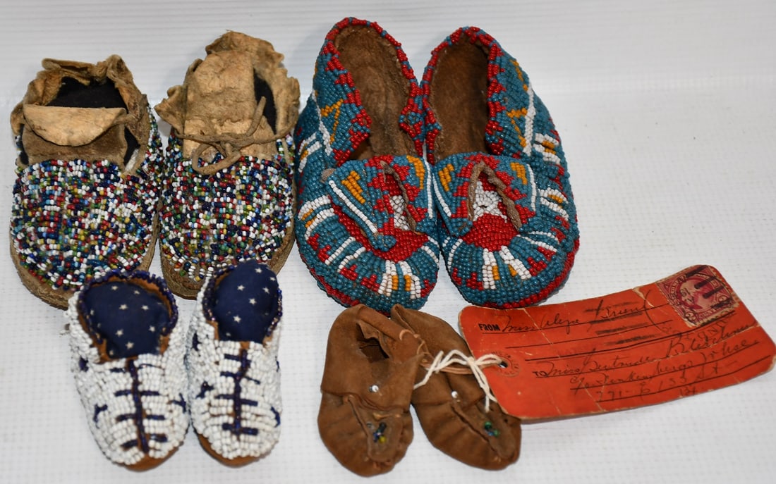 4 PR. AMERICAN INDIAN CHILDS BEADED DEERSKIN MOCCASINS (1 of 16)