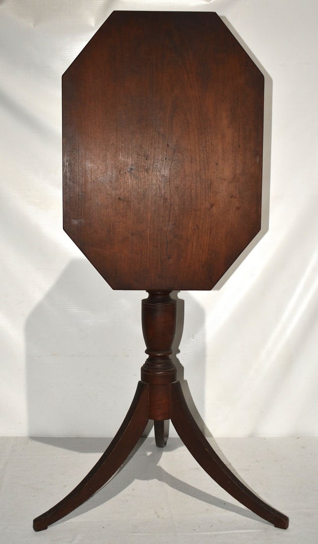 FINE NEW ENGLAND CHERRY LIFT TOP CANDLE STAND (1 of 7)