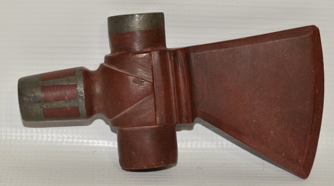 FINE AMERICAN INDIAN CARVED CATLINITE TOMAHAWK PIPE (1 of 8)