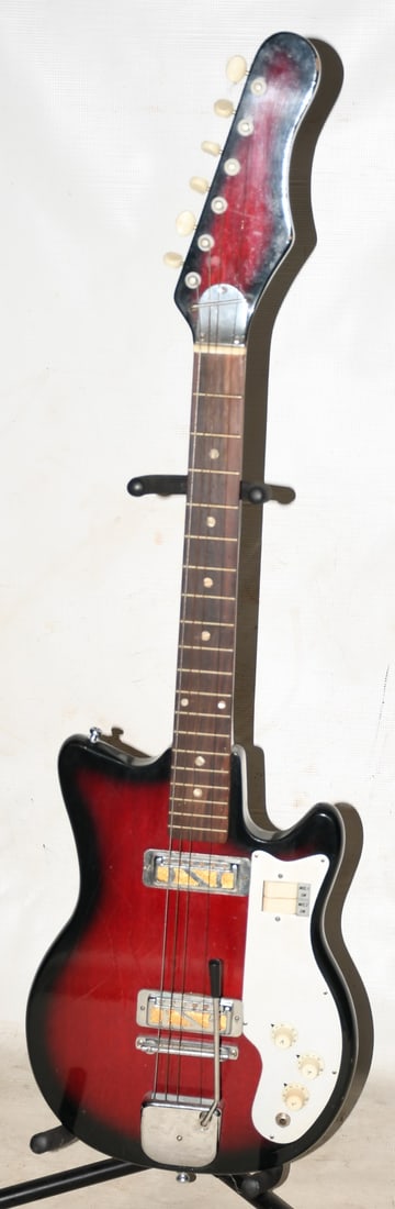 JAPANESE ELECTRIC SOLID BODY GUITAR, C. 1970 (1 of 10)