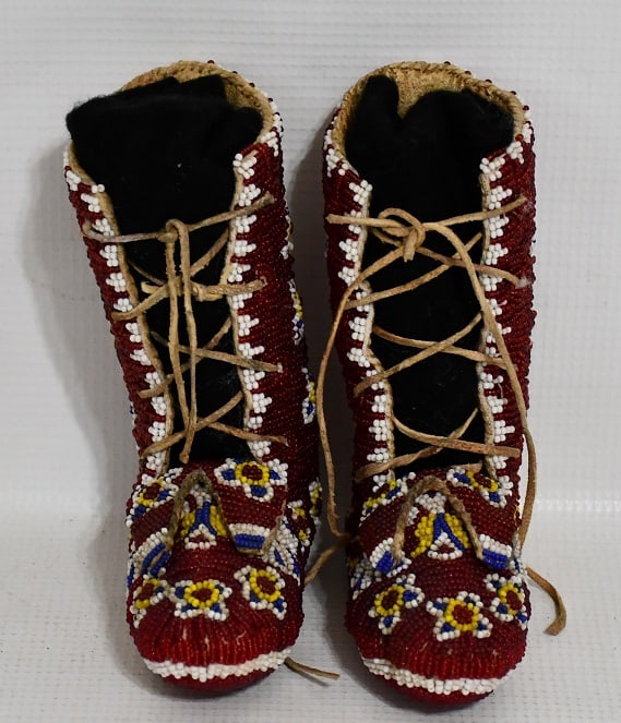 PR. FINE AMERICAN INDIAN BEADED DEERSKIN MOCCASIN BOOTS: PAIR FINE AMERICAN INDIAN BEADED DEERSKIN MOCCASIN BOOTS, 20TH C., H. 5 1/2" L. 4 1/2"
