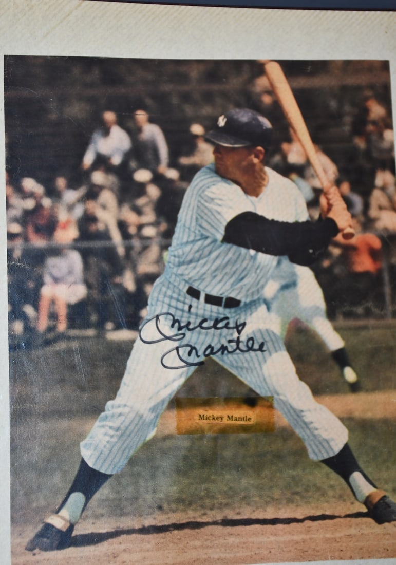 (2) ALBUMS BASEBALL PLAYER AUTOGRAPHED MAGAZINE CUTS (1 of 17)