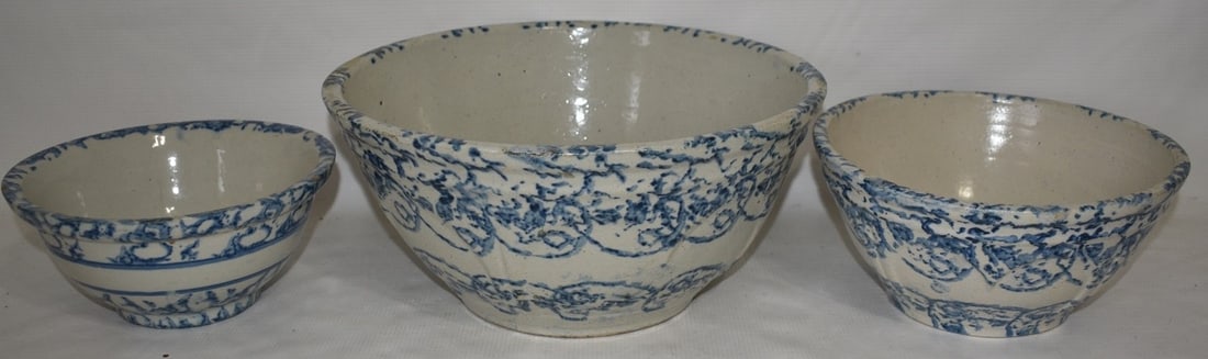 (3) BLUE SPONGE WARE DECORATED STONEWARE MIXING BOWLS (1 of 15)