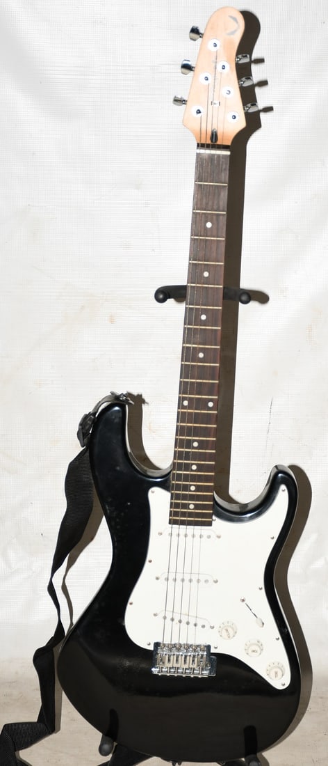 DEAN PLAYMATE ELECTRIC GUITAR, SERIAL #0423703 (1 of 7)