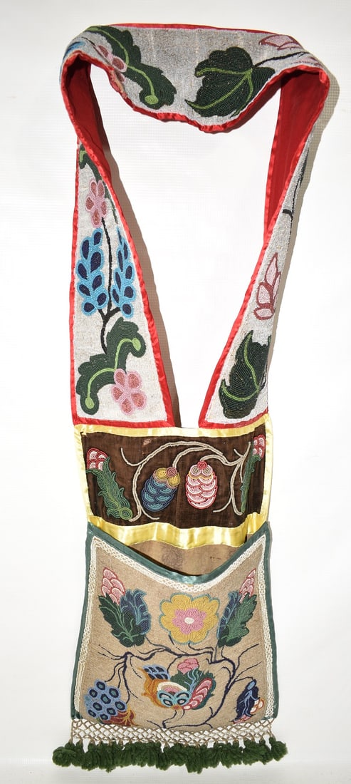 FINE NW AMERICAN INDIAN BANDOLIER, EXCEPTIONAL BEADWORK: FINE NORTHWEST AMERICAN INDIAN BANDOLIER W/EXCEPTIONAL BEADWORK, 19/20TH C., H. 39"