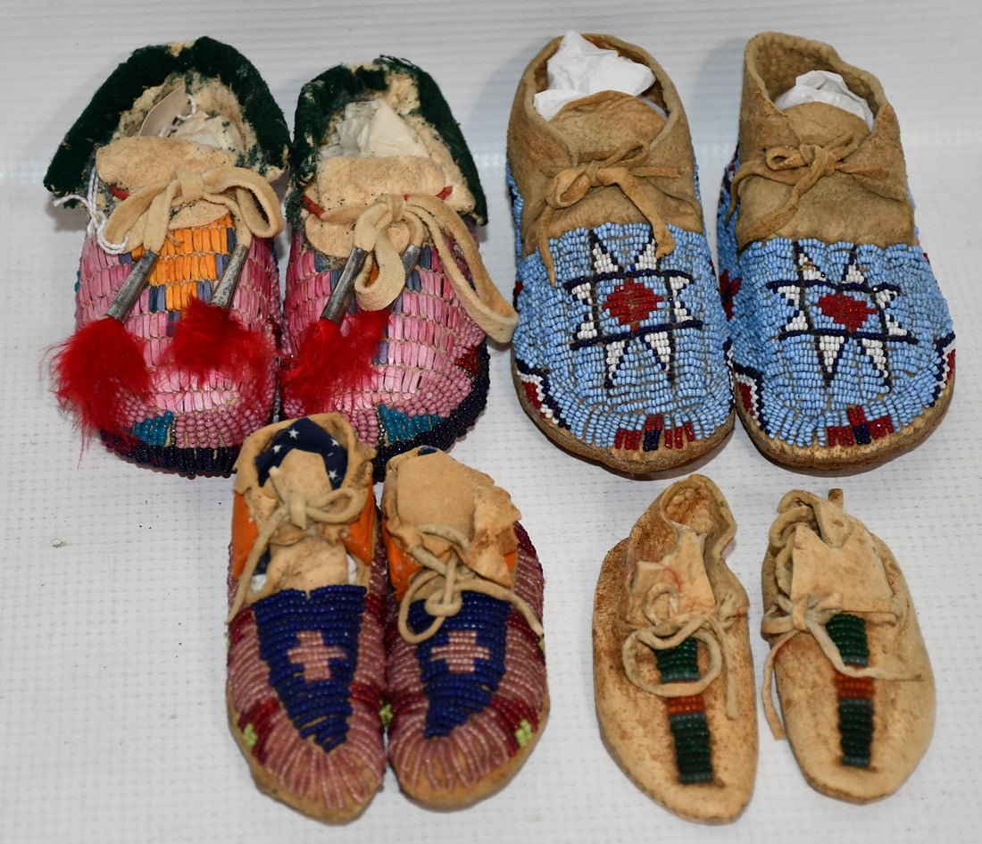 4 PAIR AMERICAN INDIAN CHILDS BEADED DEERSKIN MOCCASINS (1 of 13)