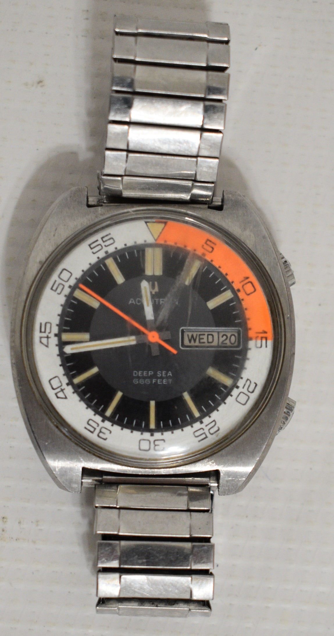 VINTAGE ACCUTRON DEEP SEA WRISTWATCH (BULOVA): VINTAGE ACCUTRON DEEP SEA WRISTWATCH (BULOVA) SERIAL #145159, C. 1970'S, DIAM. 41 MM X 51 MM