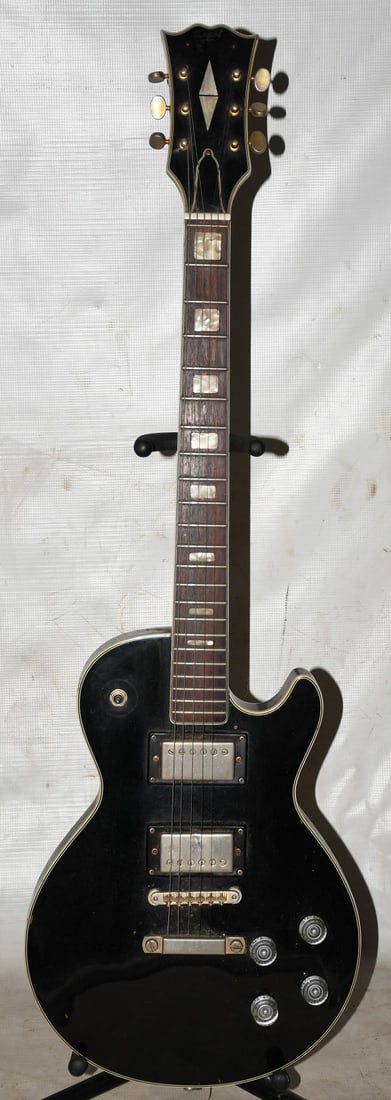 JAPANESE ELECTRIC GUITAR, C. 1960/70 (1 of 10)