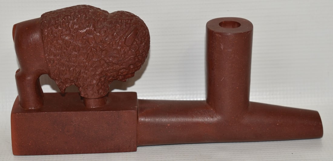 AMERICAN INDIAN CARVED CATLINITE BUFFALO PIPE (1 of 9)