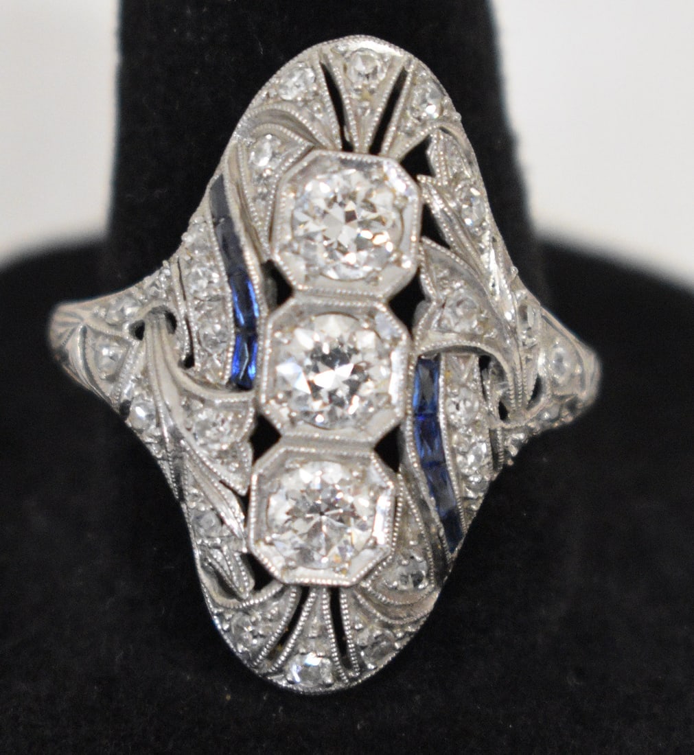 FINE ART DECO PLATINUM DIAMOND & SAPPHIRE RING, C. 1920 (1 of 7)