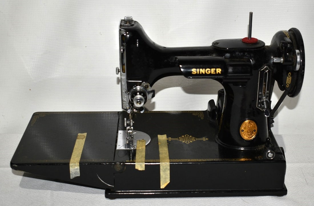 VINT. SINGER SEWING MACHINE MODEL 221, SERIAL #AE531749 (1 of 13)