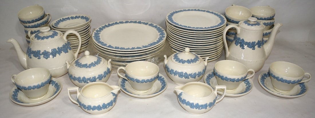 LARGE WEDGWOOD DINNERWARE SERVICE QUEENSWARE PATTERN (1 of 16)