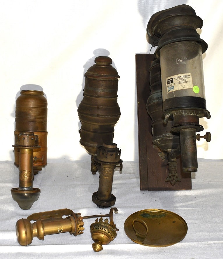 4 RR BRASS PARLOR CAR SCONCES INCL. ADAMS & WESTLAKE: LOT (4) RAILROAD BRASS PARLOR CAR SCONCES INCL. ADAMS & WESTLAKE & DAYTON, 19TH C,. H. LARGEST 17 1/2"