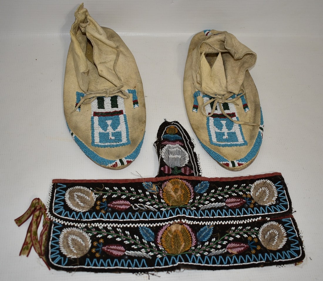(2) SOUTHWEST AMERICAN INDIAN BEADED CUFFS & MOCCASINS (1 of 14)