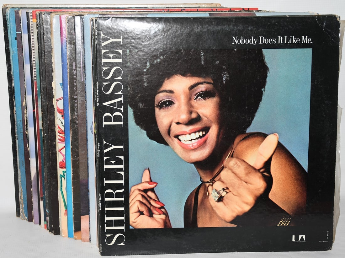 30 RHYTHM & BLUES RECORDS INCL. SHIRLEY BASSEY (1 of 11)