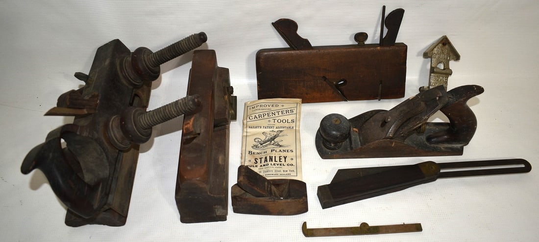 7 ASST. WOOD PLANES INCL. CROWN MOLDING PLANE SIGNED (1 of 12)