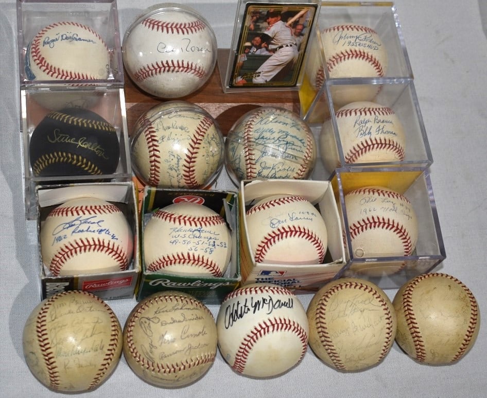16 AUTOGRAPHED BASEBALLS INCL CHICAGO WH SOX TEAM BALL (1 of 20)