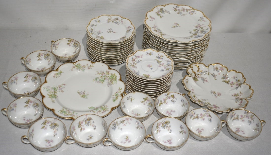 LIMOGES PORCELAIN LUNCHEON SERVICE (12), 19TH C.: LIMOGES PORCELAIN LUNCHEON SERVICE (12), 19TH C.