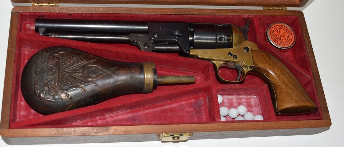 COLT STYLE 44 CAL. PERCUSSION REVOLVER BY NAVY ARM CO.: COLT STYLE 44 CAL. PERCUSSION REVOLVER BY NAVY ARM CO. RIDGEFIELD NJ, 20TH C. (CASED)